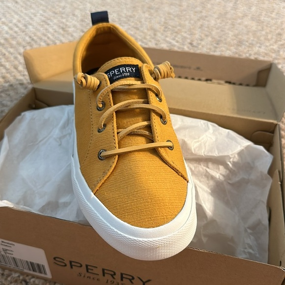 Sperry canvas sneaker NIB - Picture 2 of 4